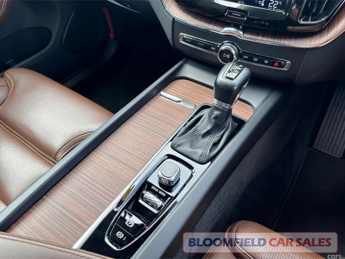 Volvo XC60 SUV, Diesel, 2019, Gold