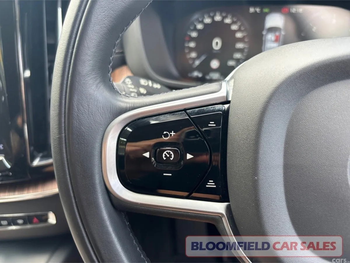 Volvo XC60 SUV, Diesel, 2019, Gold