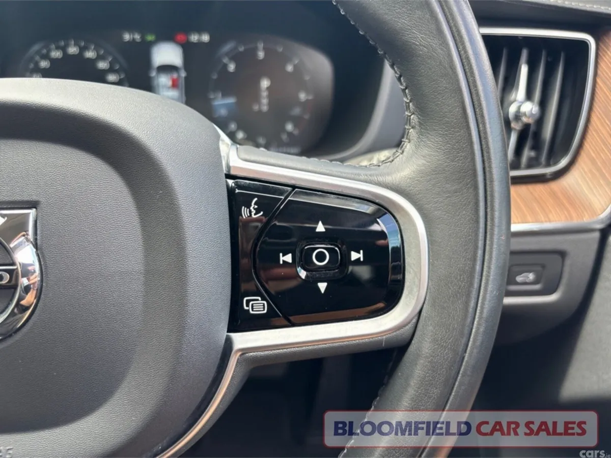 Volvo XC60 SUV, Diesel, 2019, Gold