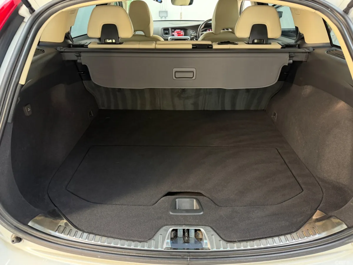 Volvo V60 Estate, Diesel, 2017, White