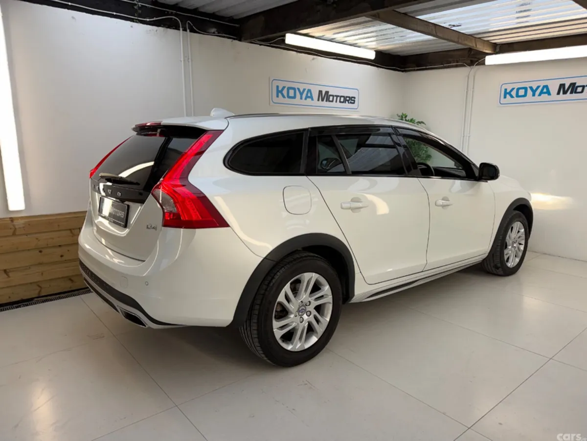 Volvo V60 Estate, Diesel, 2017, White
