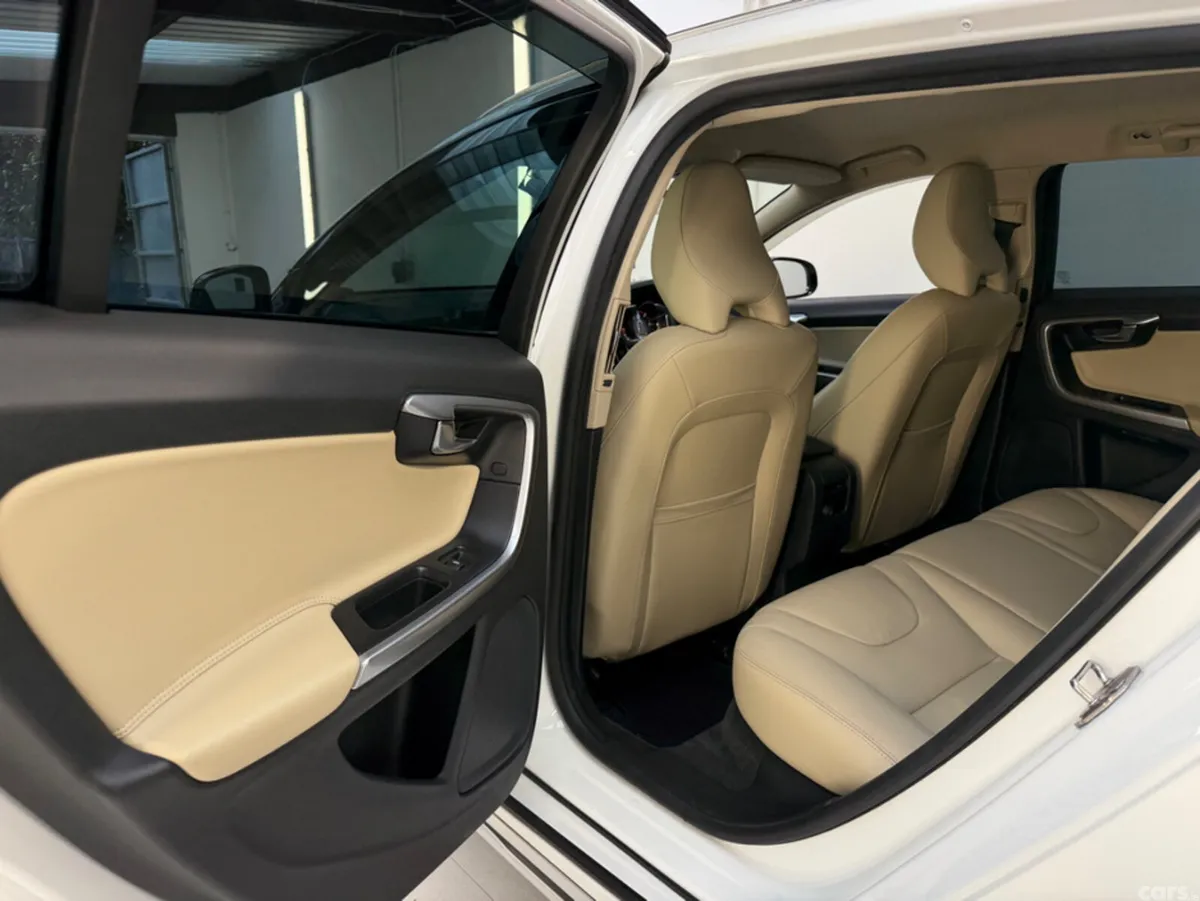 Volvo V60 Estate, Diesel, 2017, White