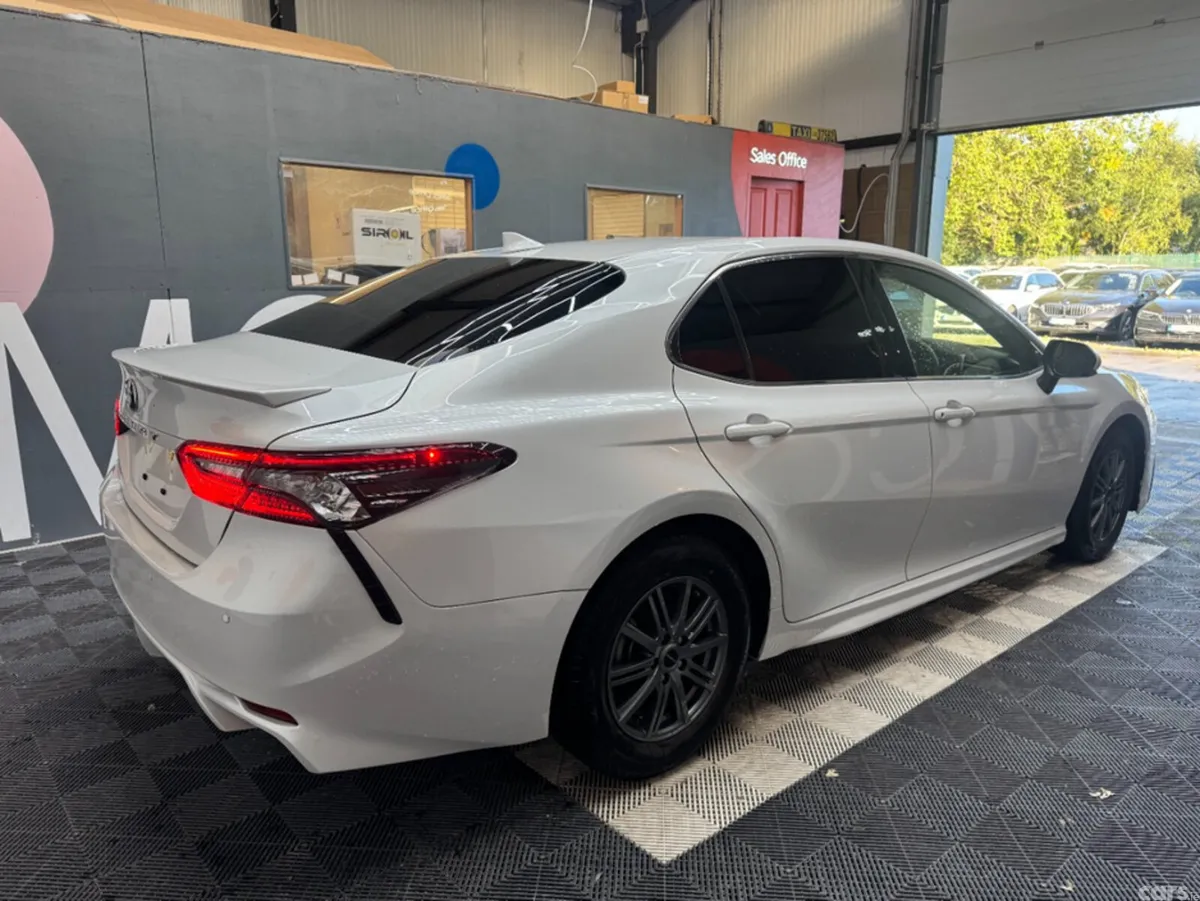 Toyota Camry Saloon, Petrol, 2022, White