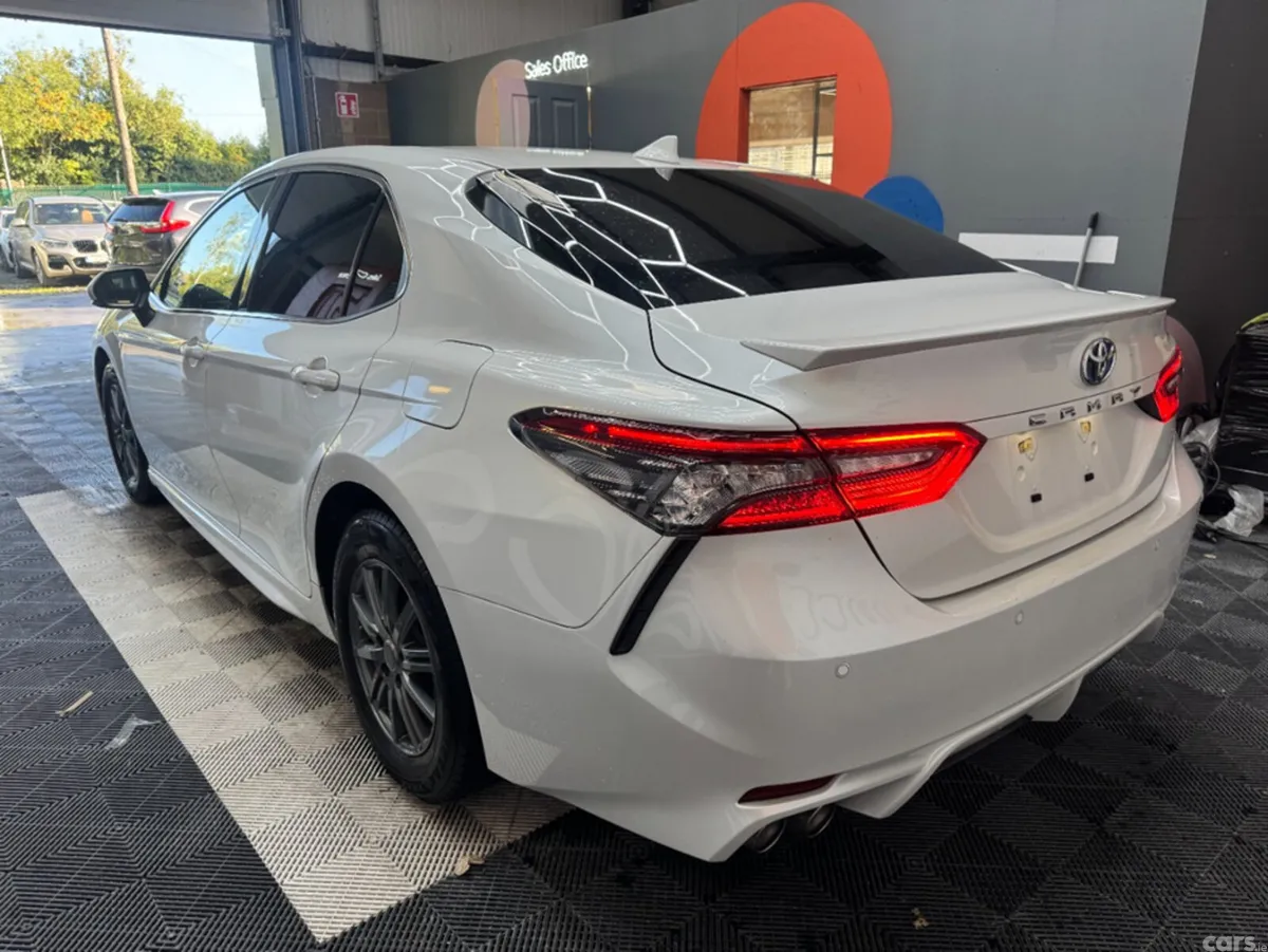 Toyota Camry Saloon, Petrol, 2022, White