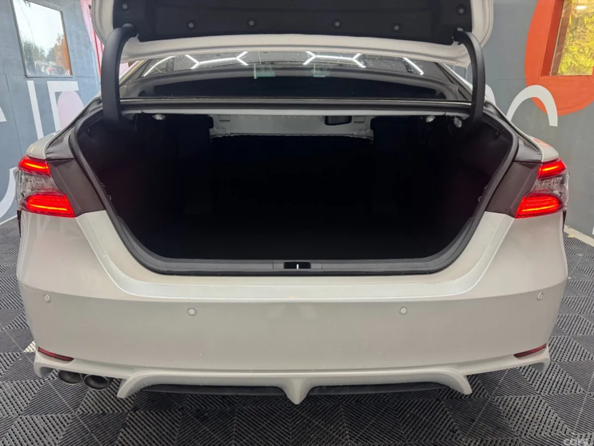 Toyota Camry Saloon, Petrol, 2022, White