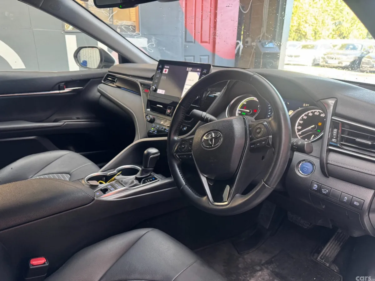 Toyota Camry Saloon, Petrol, 2022, White