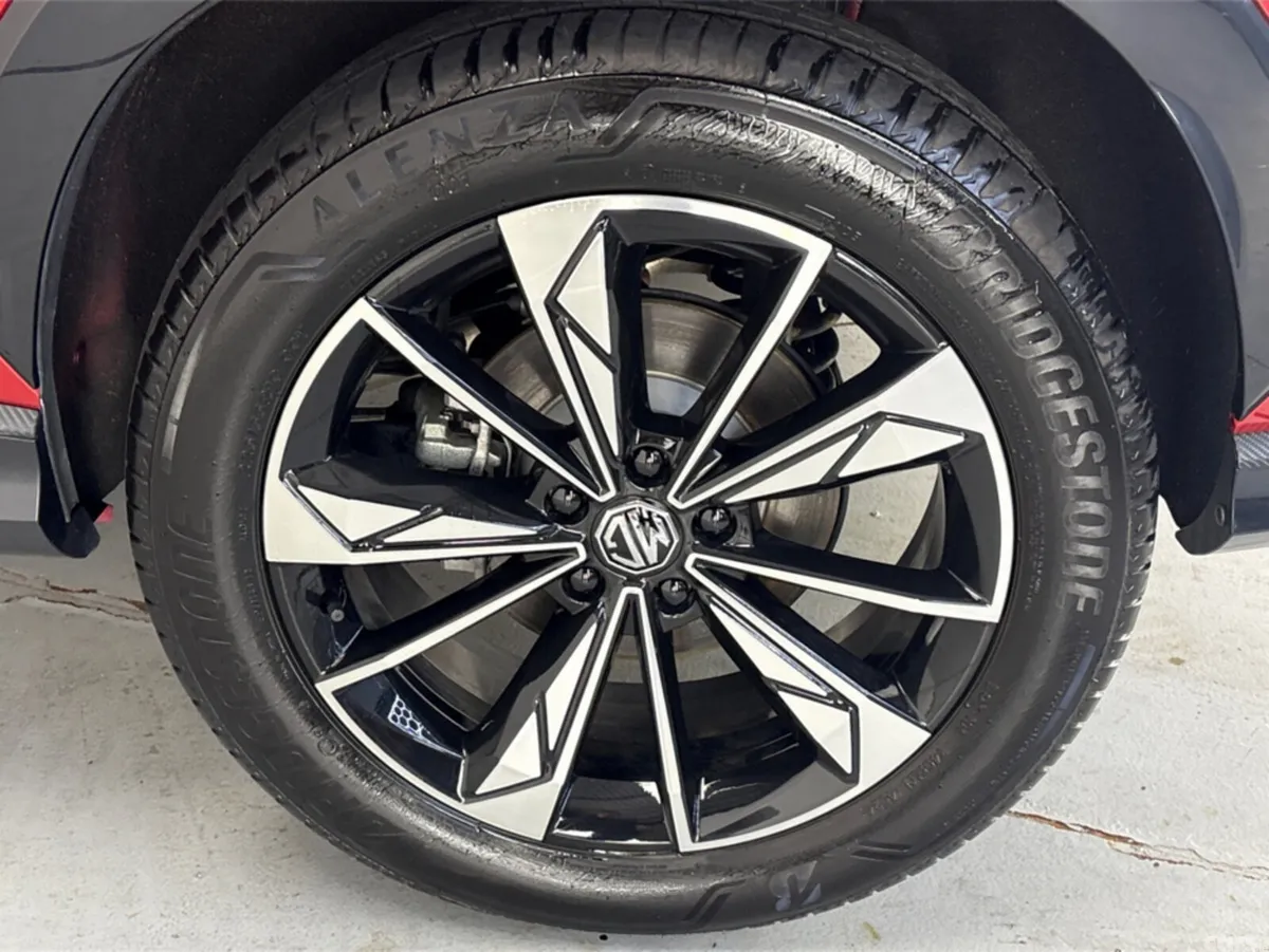 MG HS Hatchback, Petrol Hybrid, 2025, Red
