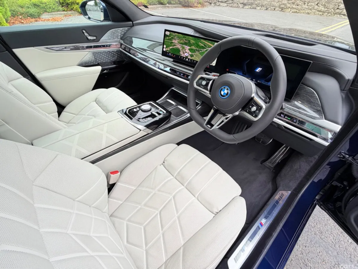BMW i7 Saloon, Electric, 2026, Blue