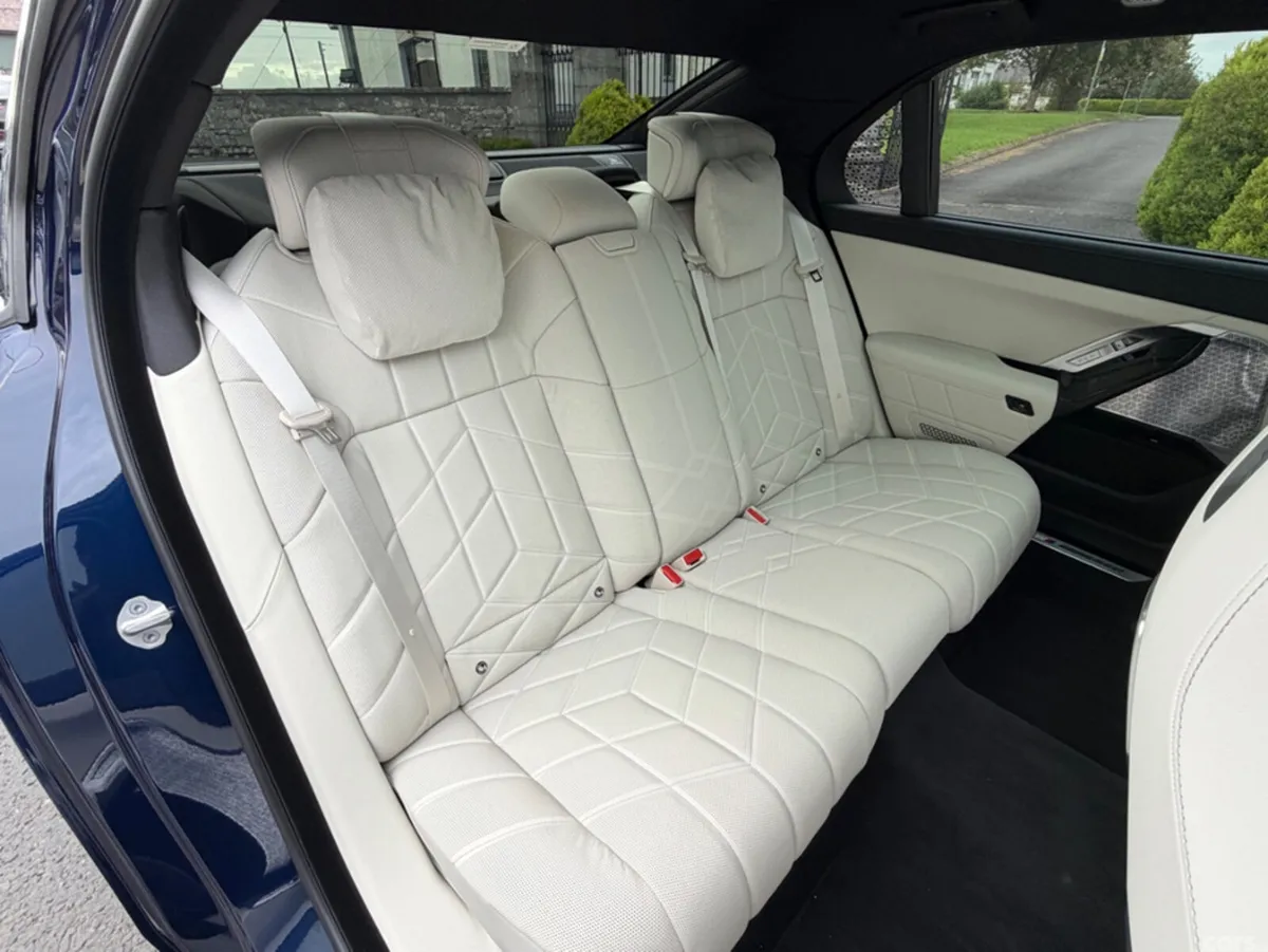 BMW i7 Saloon, Electric, 2026, Blue