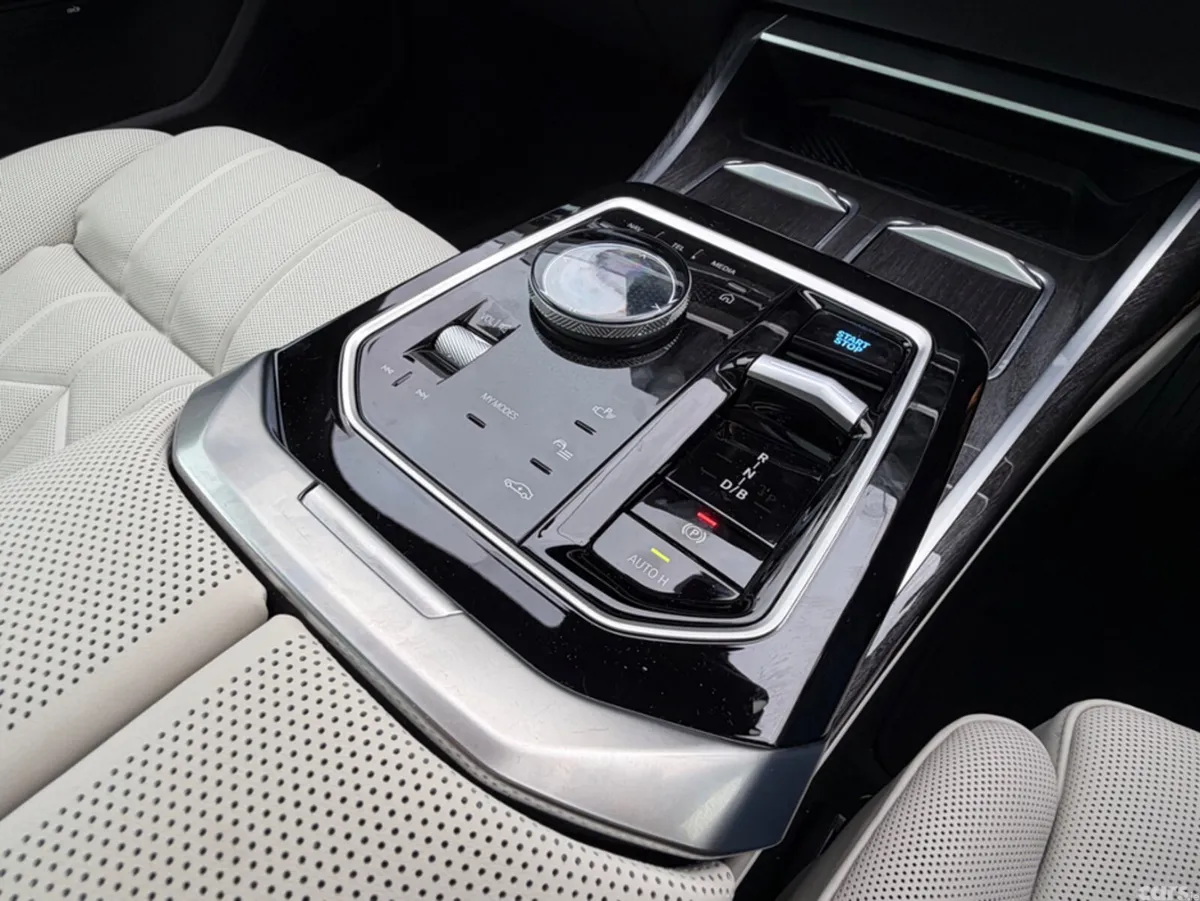 BMW i7 Saloon, Electric, 2026, Blue