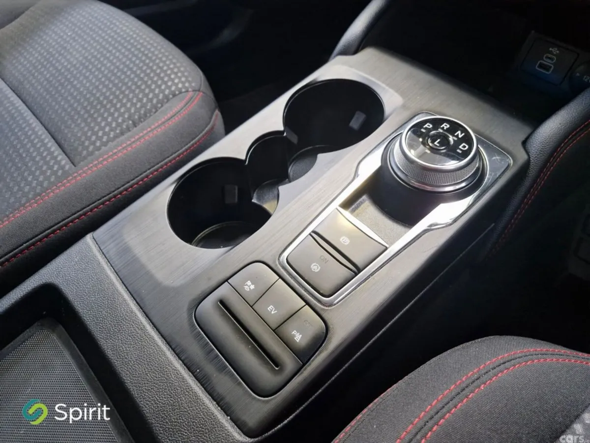 Ford Kuga SUV, Petrol Hybrid, 2022, Red