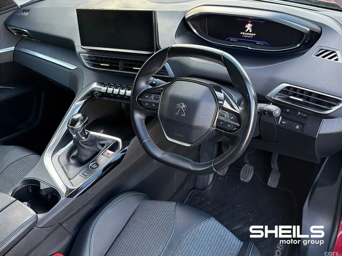 Peugeot 3008 MPV, Petrol, 2021, Red
