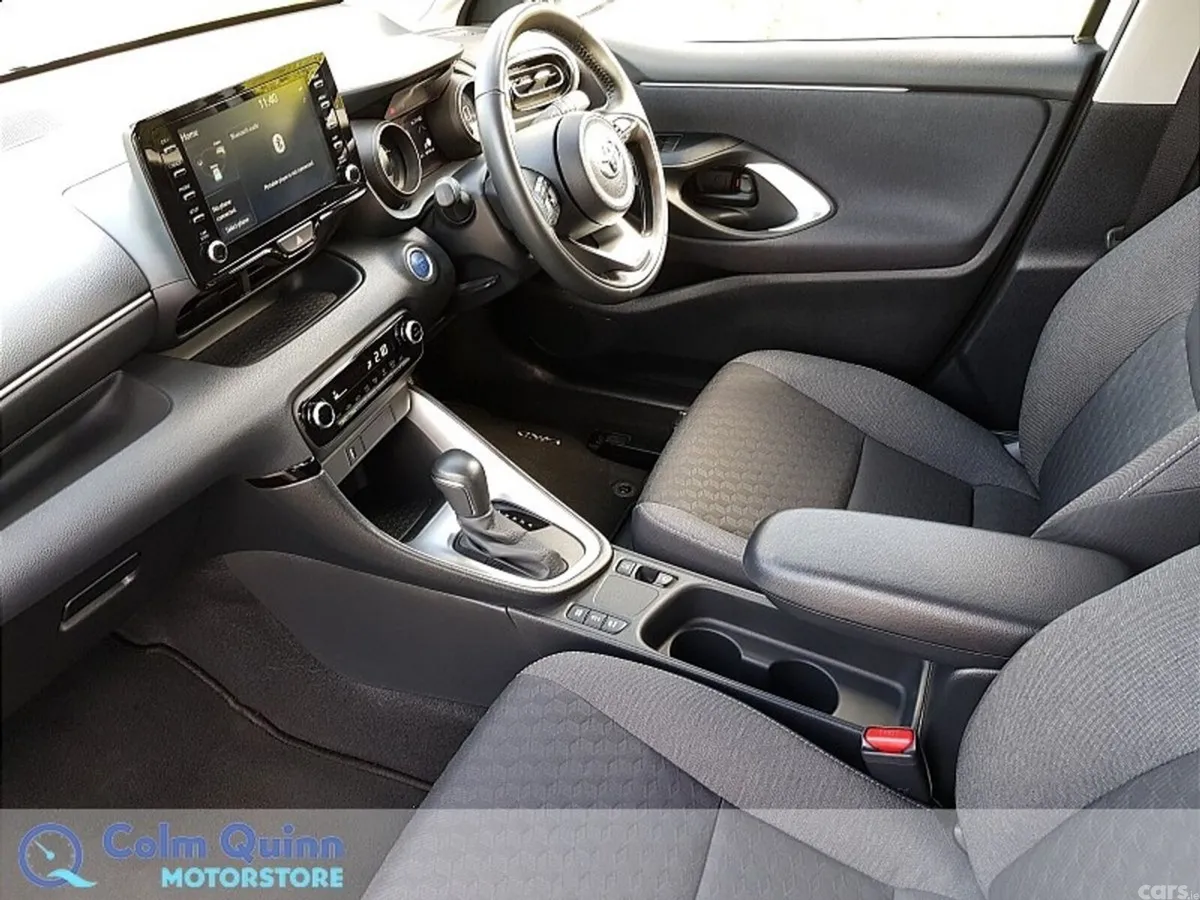 Toyota Yaris Hatchback, Petrol Hybrid, 2024, White