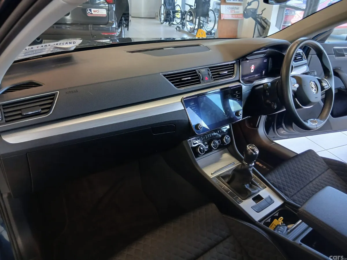 Skoda Superb Saloon, Diesel, 2022, Blue