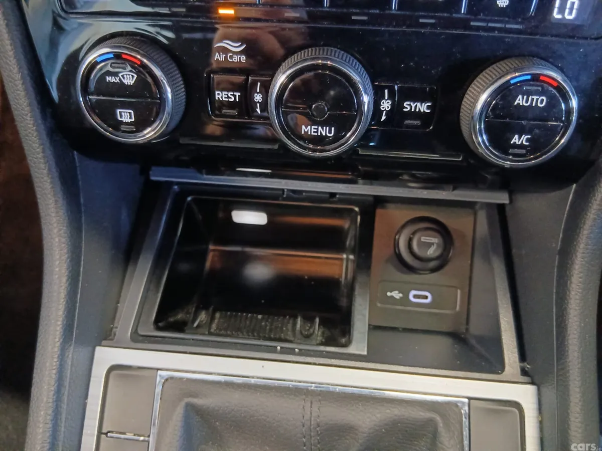 Skoda Superb Saloon, Diesel, 2022, Blue