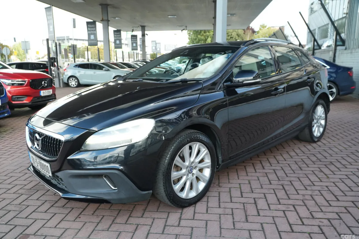 Volvo V40 Hatchback, Diesel, 2018, Black
