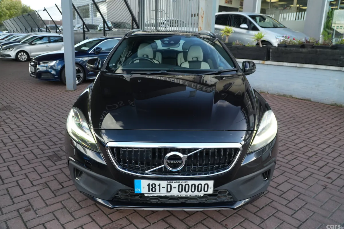 Volvo V40 Hatchback, Diesel, 2018, Black