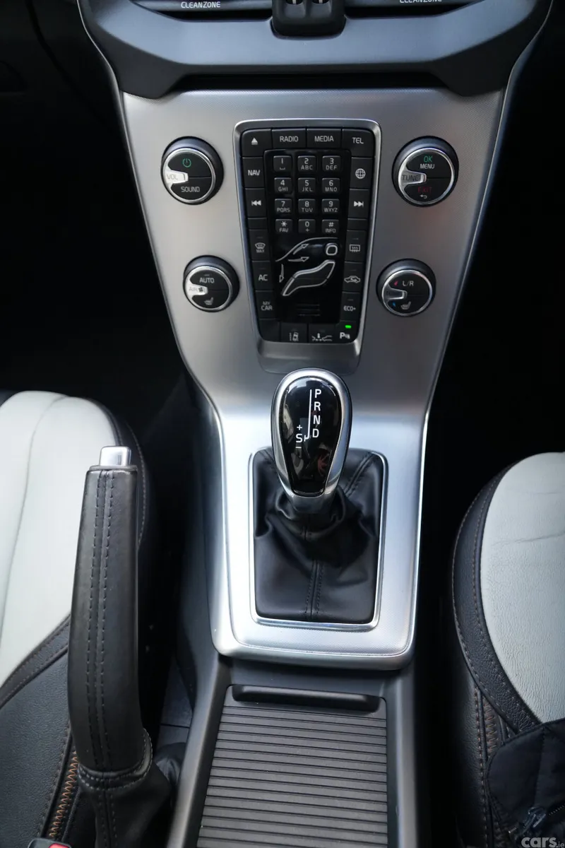 Volvo V40 Hatchback, Diesel, 2018, Black