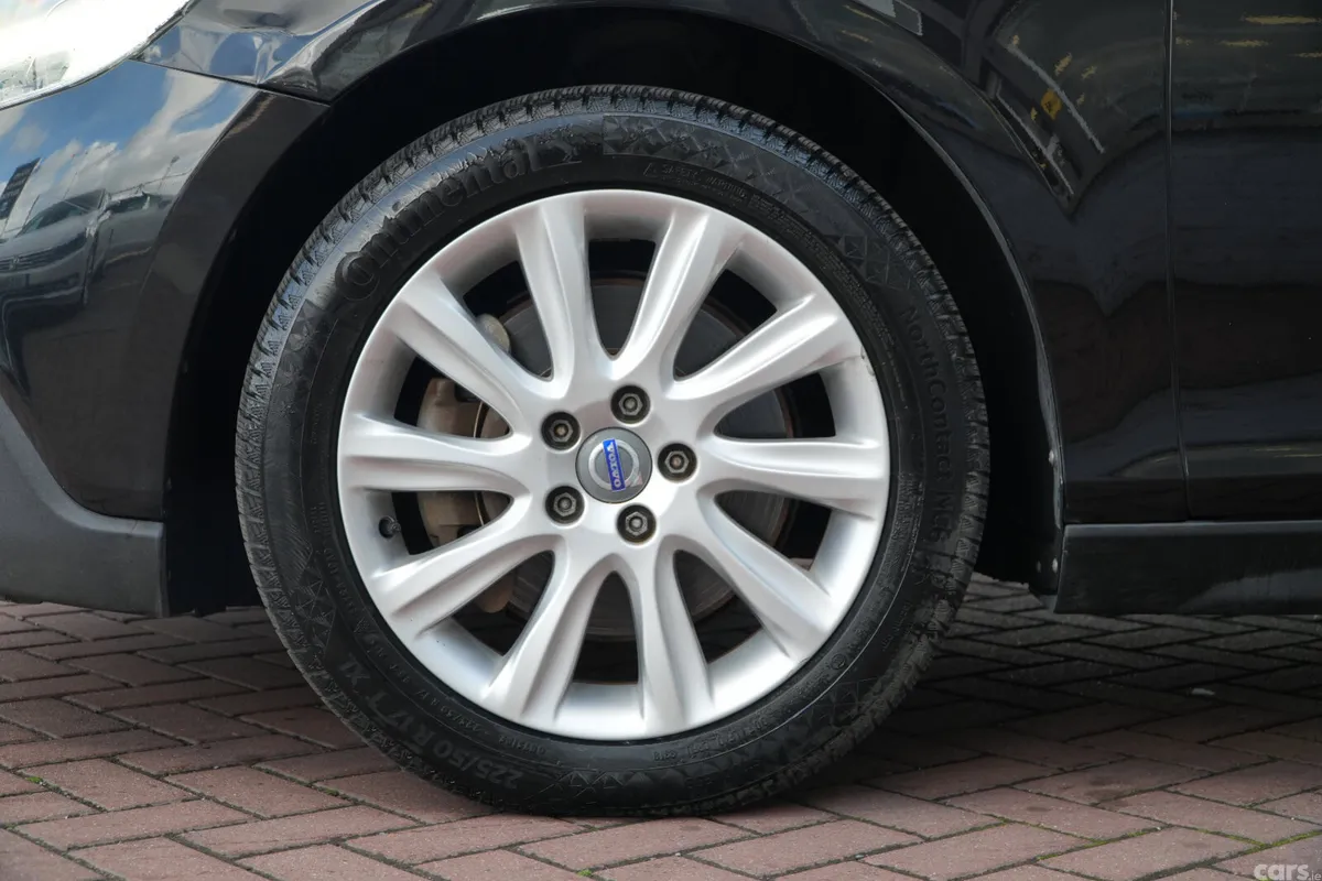 Volvo V40 Hatchback, Diesel, 2018, Black
