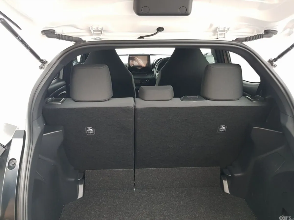 Toyota Yaris Hatchback, Petrol Hybrid, 2024, White