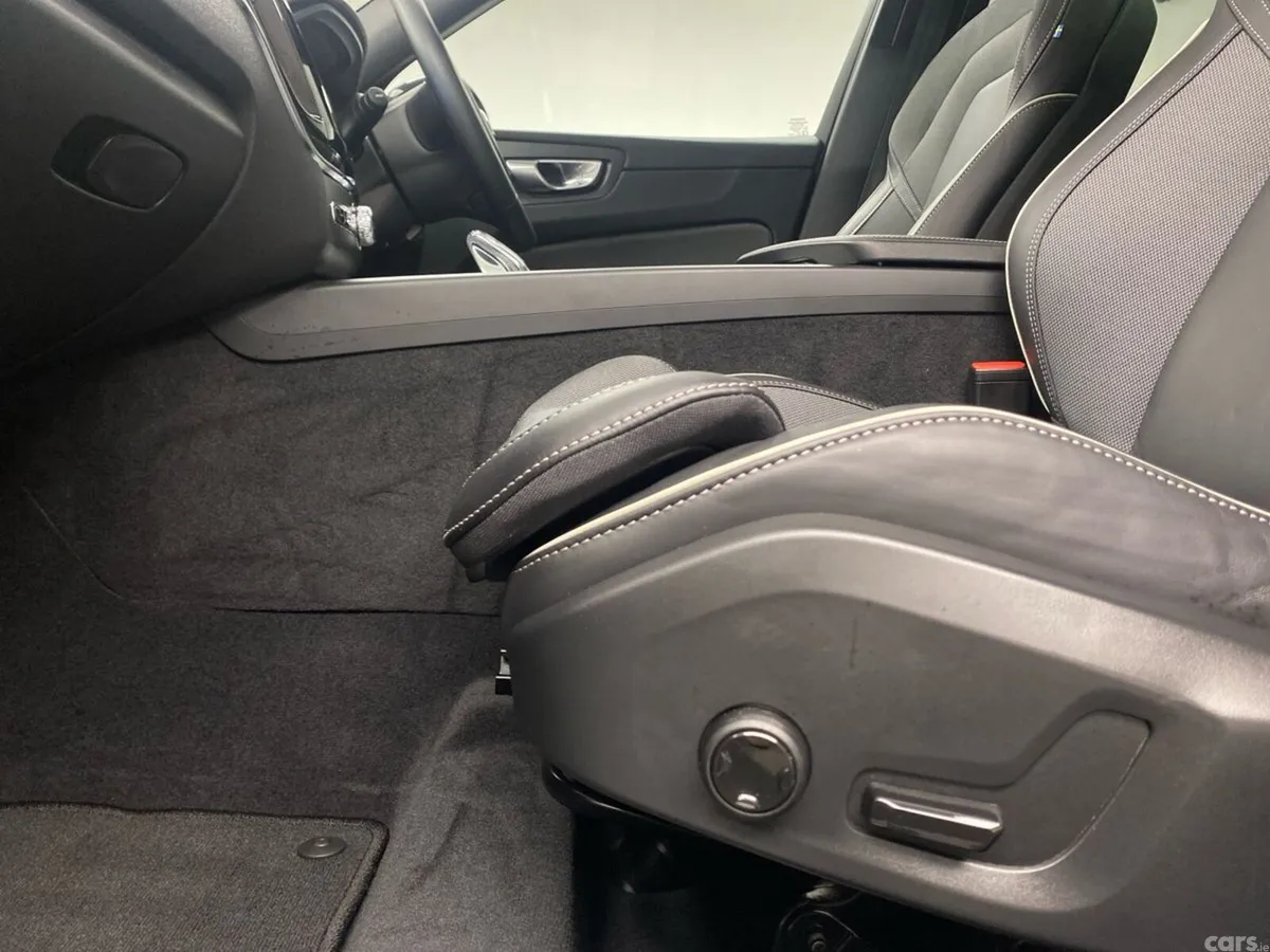 Volvo XC60 SUV, Petrol Plug-in Hybrid, 2025, Grey