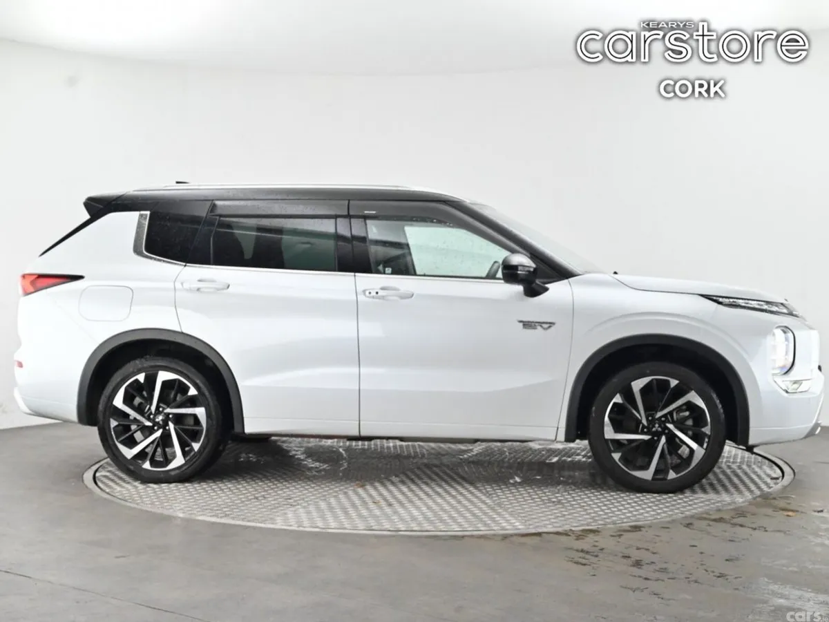 Mitsubishi Outlander SUV, Petrol Plug-in Hybrid, 2023, White