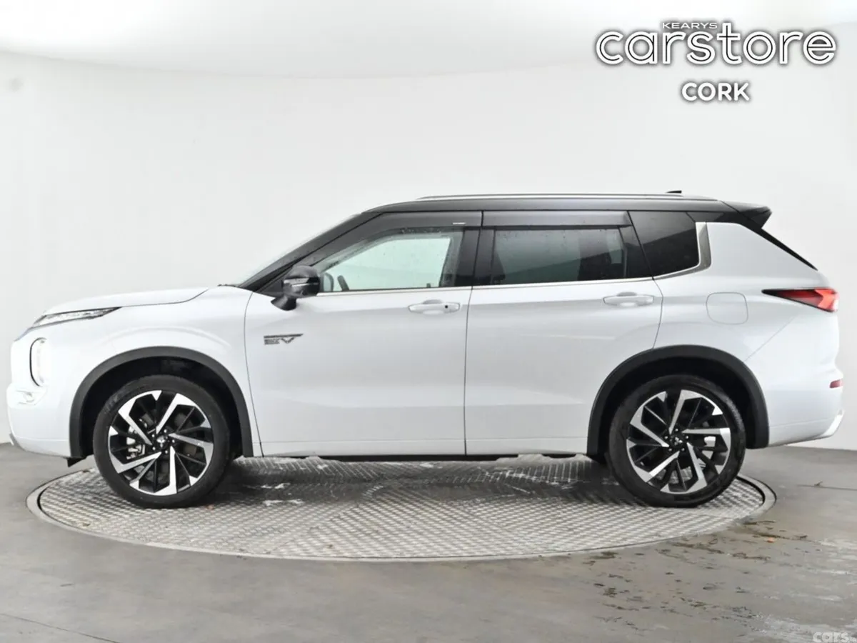 Mitsubishi Outlander SUV, Petrol Plug-in Hybrid, 2023, White