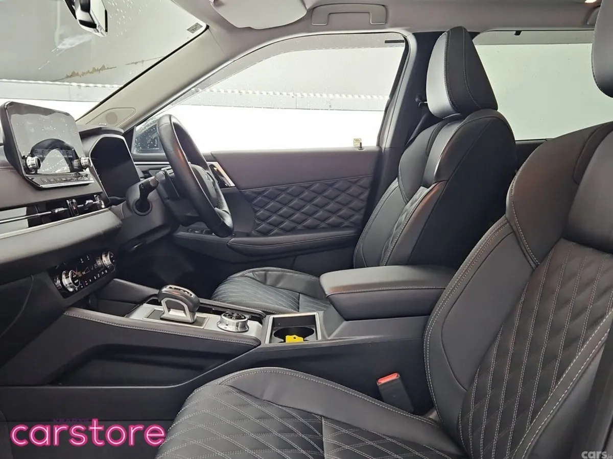 Mitsubishi Outlander SUV, Petrol Plug-in Hybrid, 2023, White