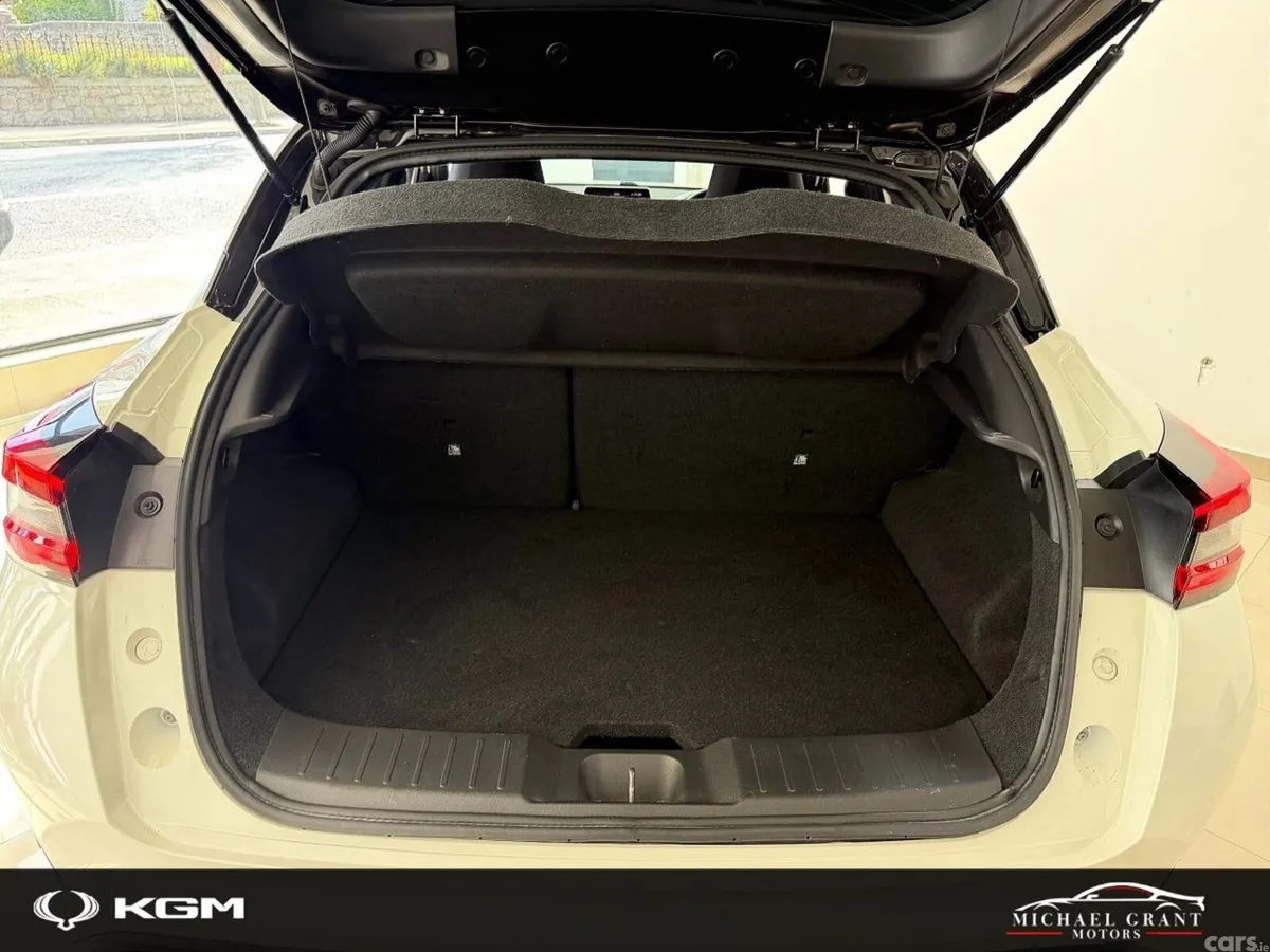 Nissan Juke SUV, Petrol, 2022, White