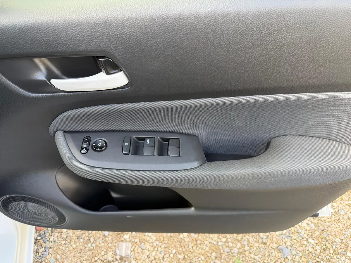 Honda Fit Hatchback, Petrol Hybrid, 2020, White