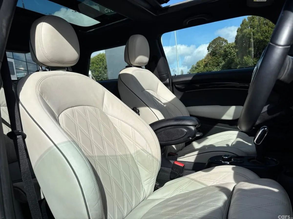 Mini Cooper Hatchback, Electric, 2022, Red