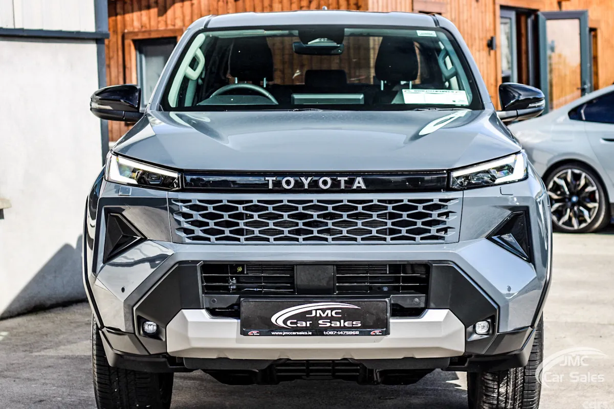 Toyota Hilux Pick Up, Diesel, 2026, Grey