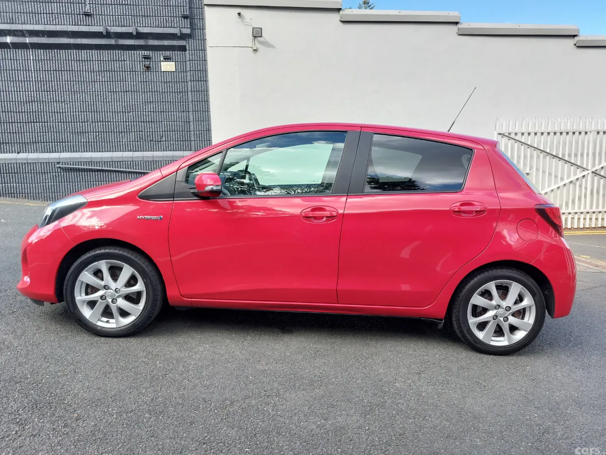 Toyota Yaris Hatchback, Petrol Hybrid, 2016, Red