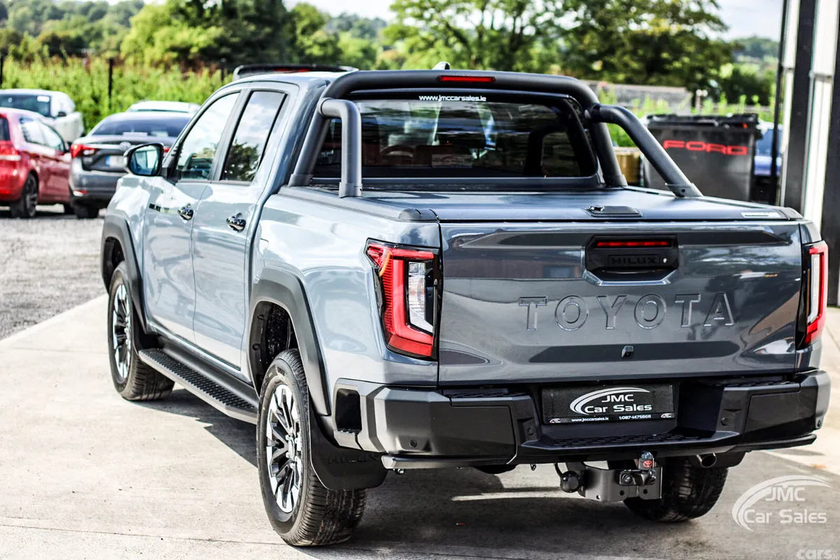 Toyota Hilux Pick Up, Diesel, 2026, Grey