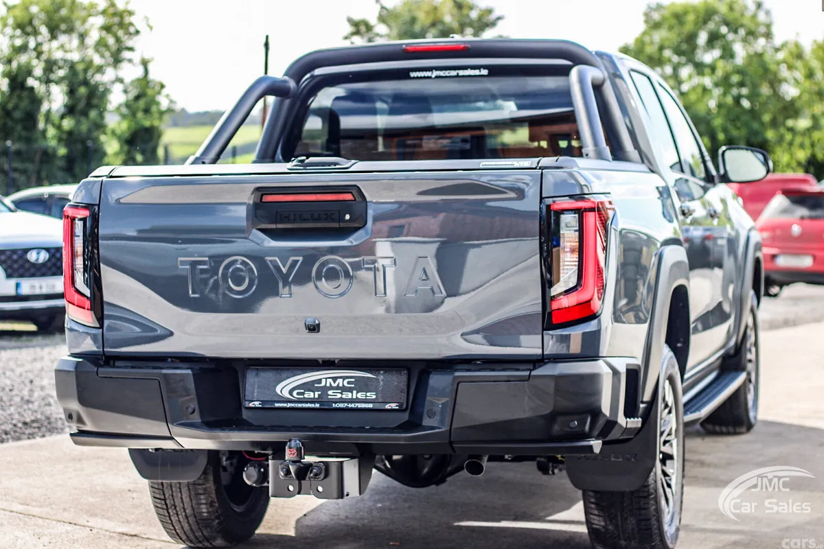 Toyota Hilux Pick Up, Diesel, 2026, Grey
