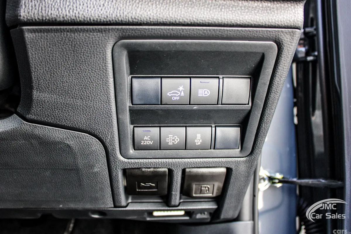 Toyota Hilux Pick Up, Diesel, 2026, Grey
