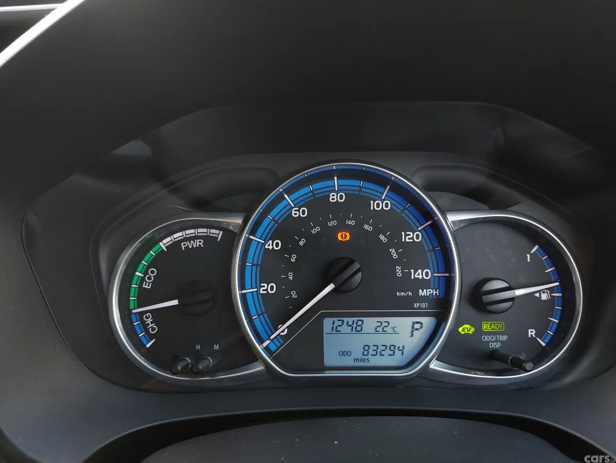 Toyota Yaris Hatchback, Petrol Hybrid, 2016, Red