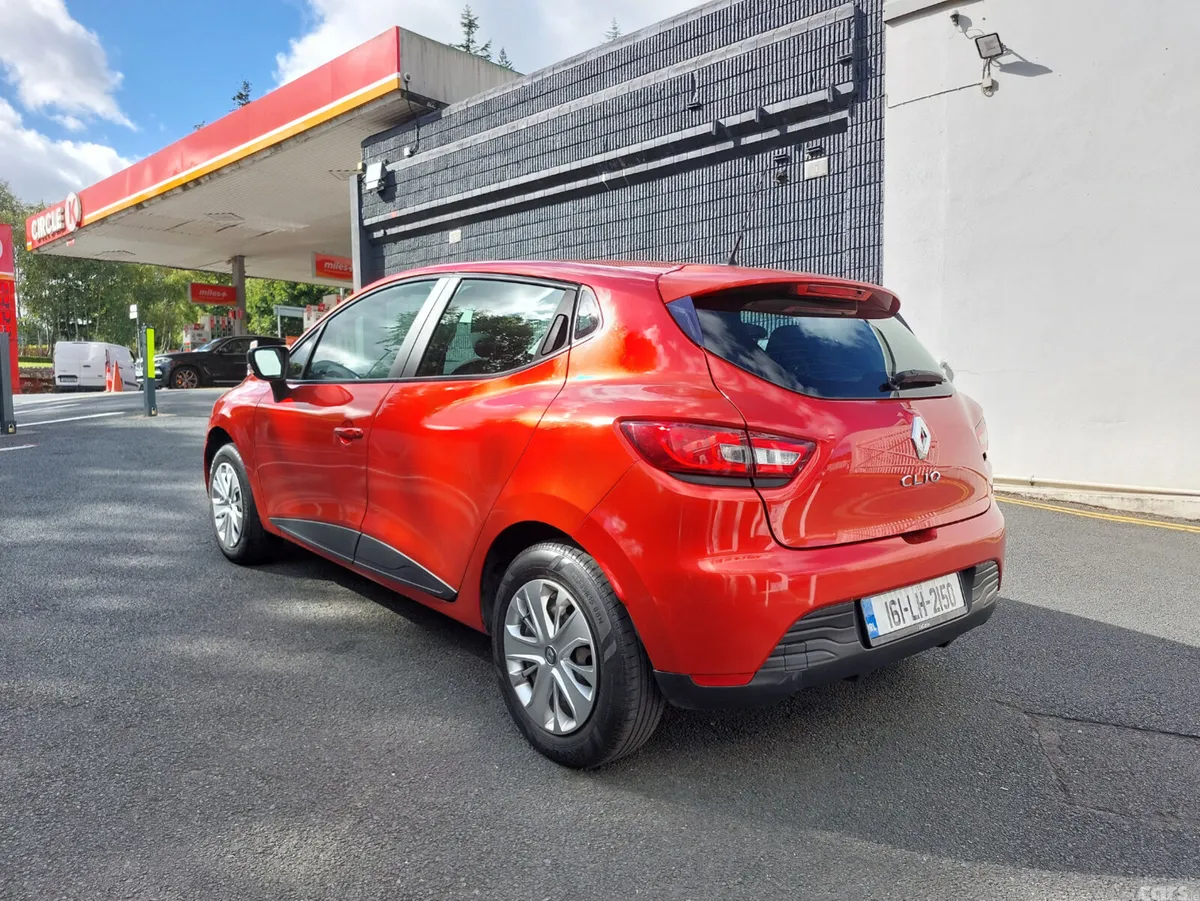 Renault Clio Hatchback, Petrol, 2016, Red