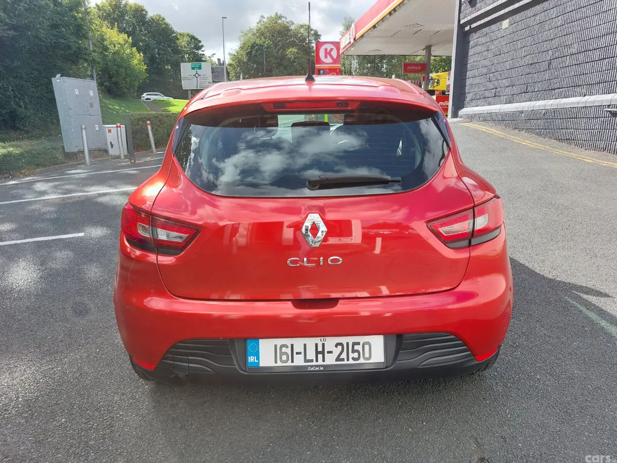 Renault Clio Hatchback, Petrol, 2016, Red