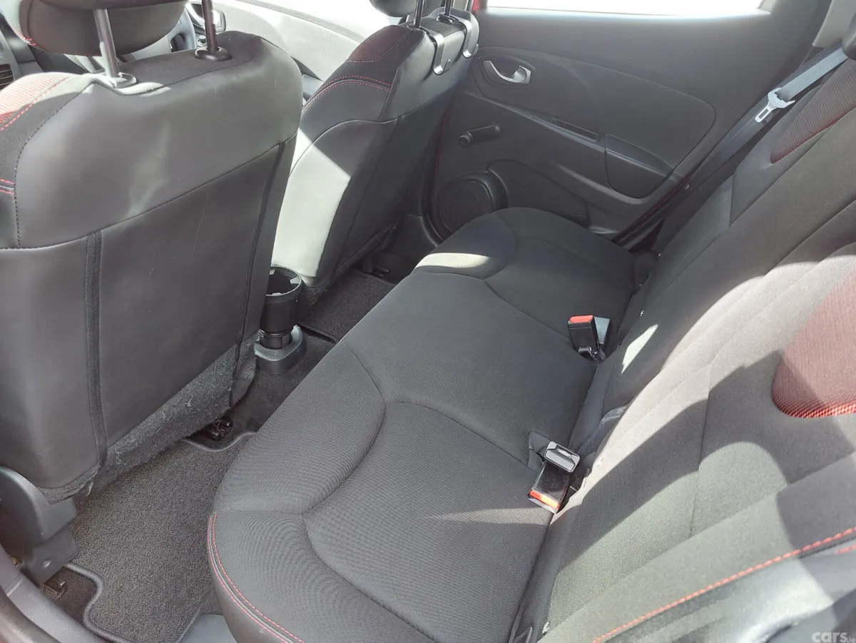 Renault Clio Hatchback, Petrol, 2016, Red