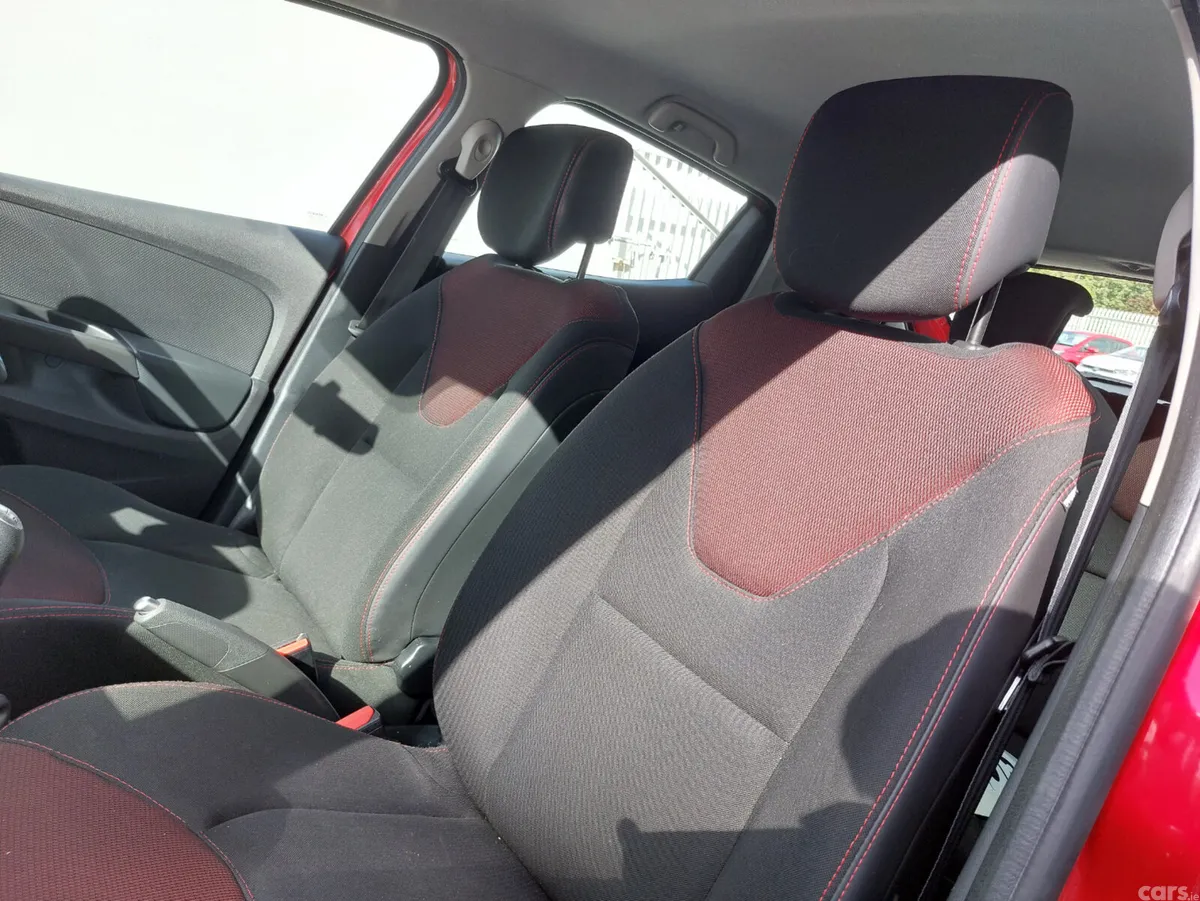 Renault Clio Hatchback, Petrol, 2016, Red