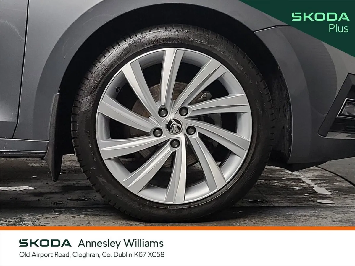 Skoda Octavia Saloon, Petrol, 2023, Grey