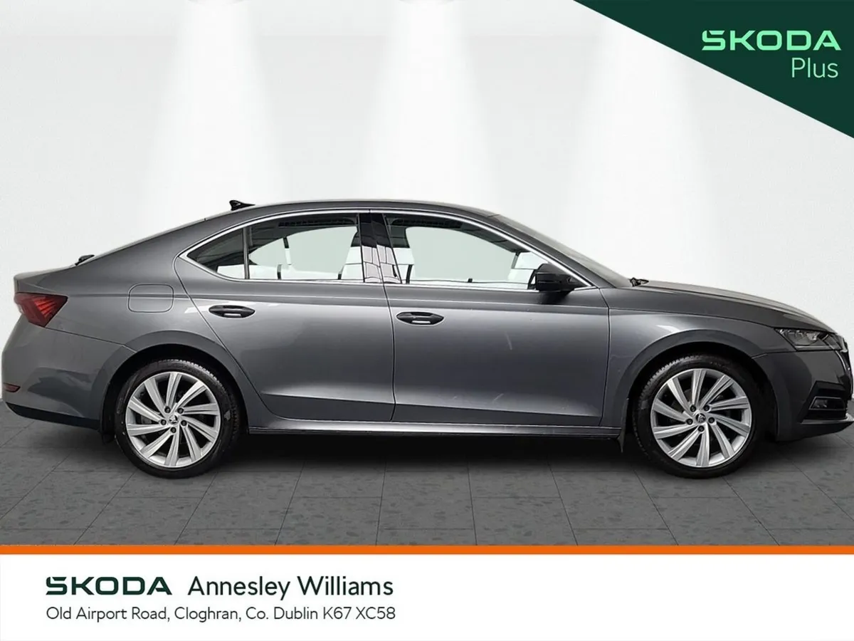 Skoda Octavia Saloon, Petrol, 2023, Grey