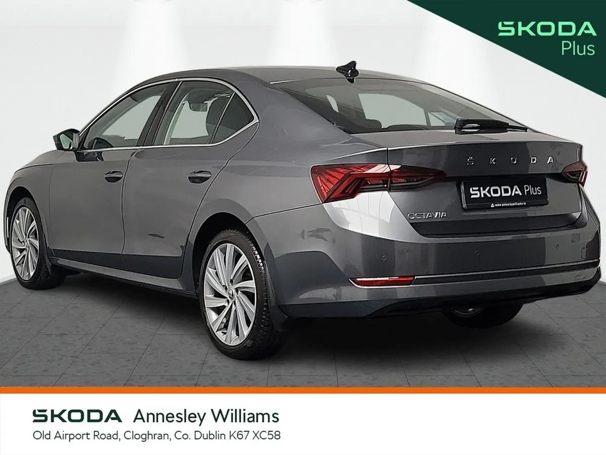 Skoda Octavia Saloon, Petrol, 2023, Grey