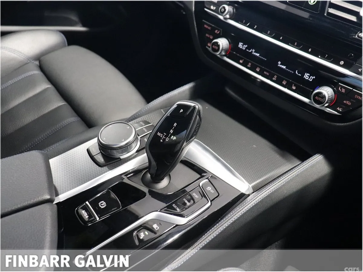 BMW 5-Series Estate, Petrol Plug-in Hybrid, 2023, Grey