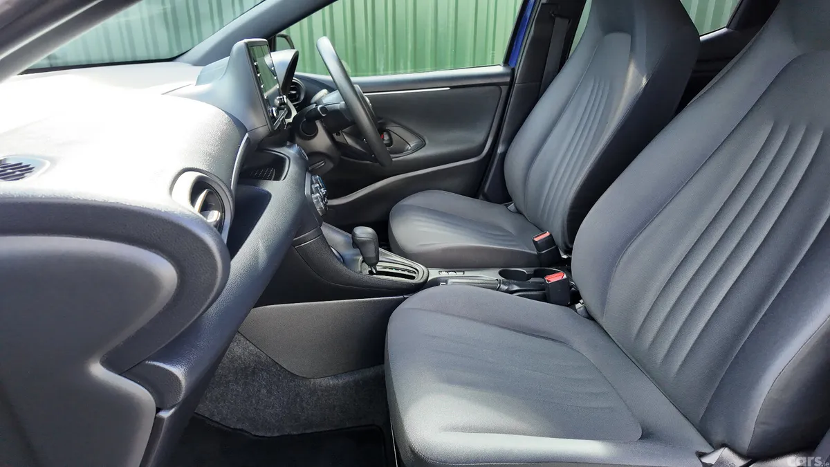 Toyota Yaris Hatchback, Petrol, 2022, Blue