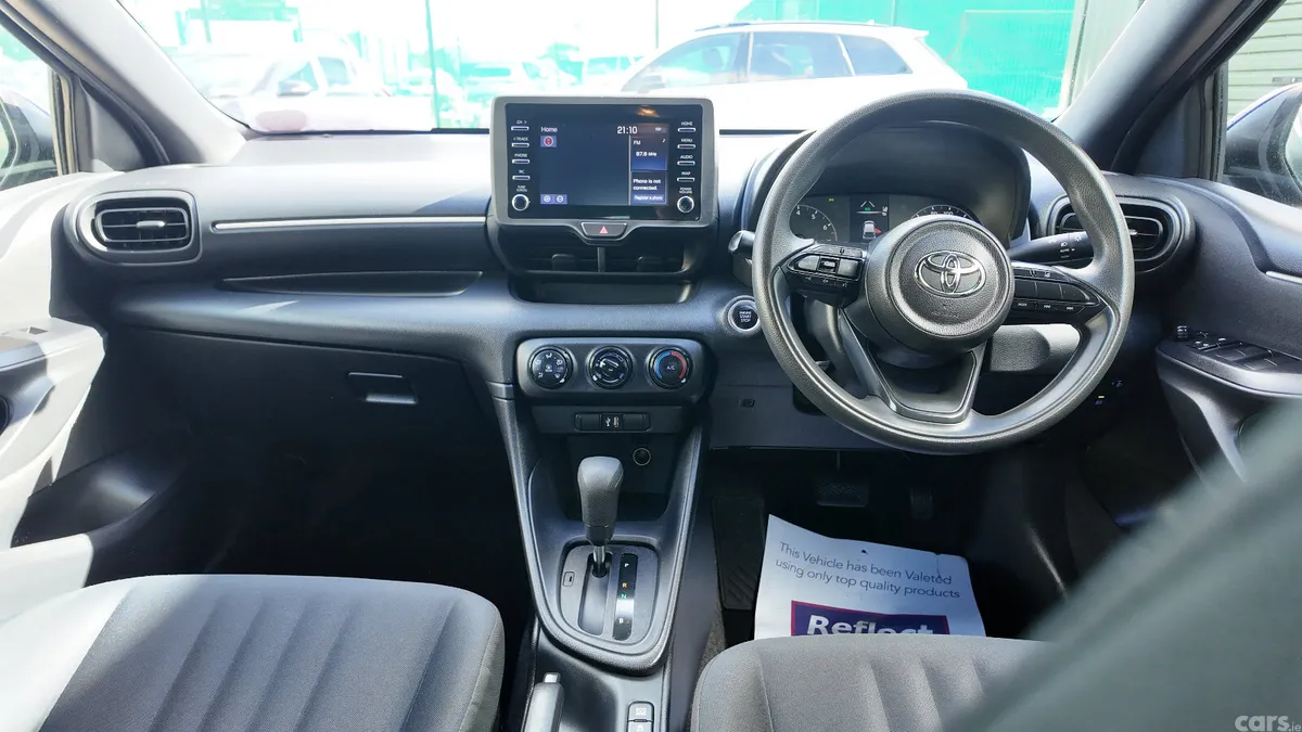 Toyota Yaris Hatchback, Petrol, 2022, Blue