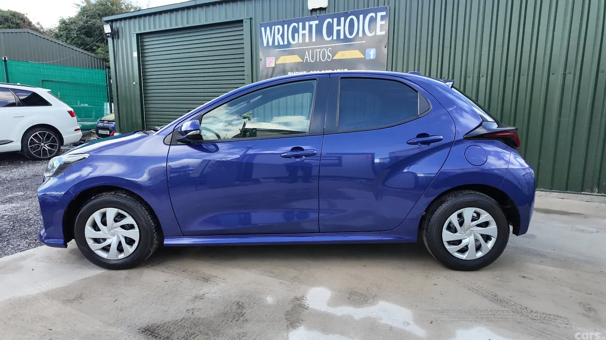 Toyota Yaris Hatchback, Petrol, 2022, Blue