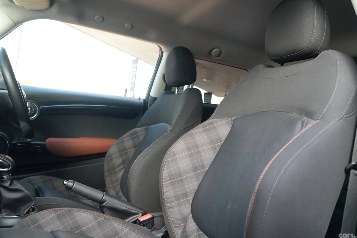 Mini Cooper Hatchback, Diesel, 2018, Blue
