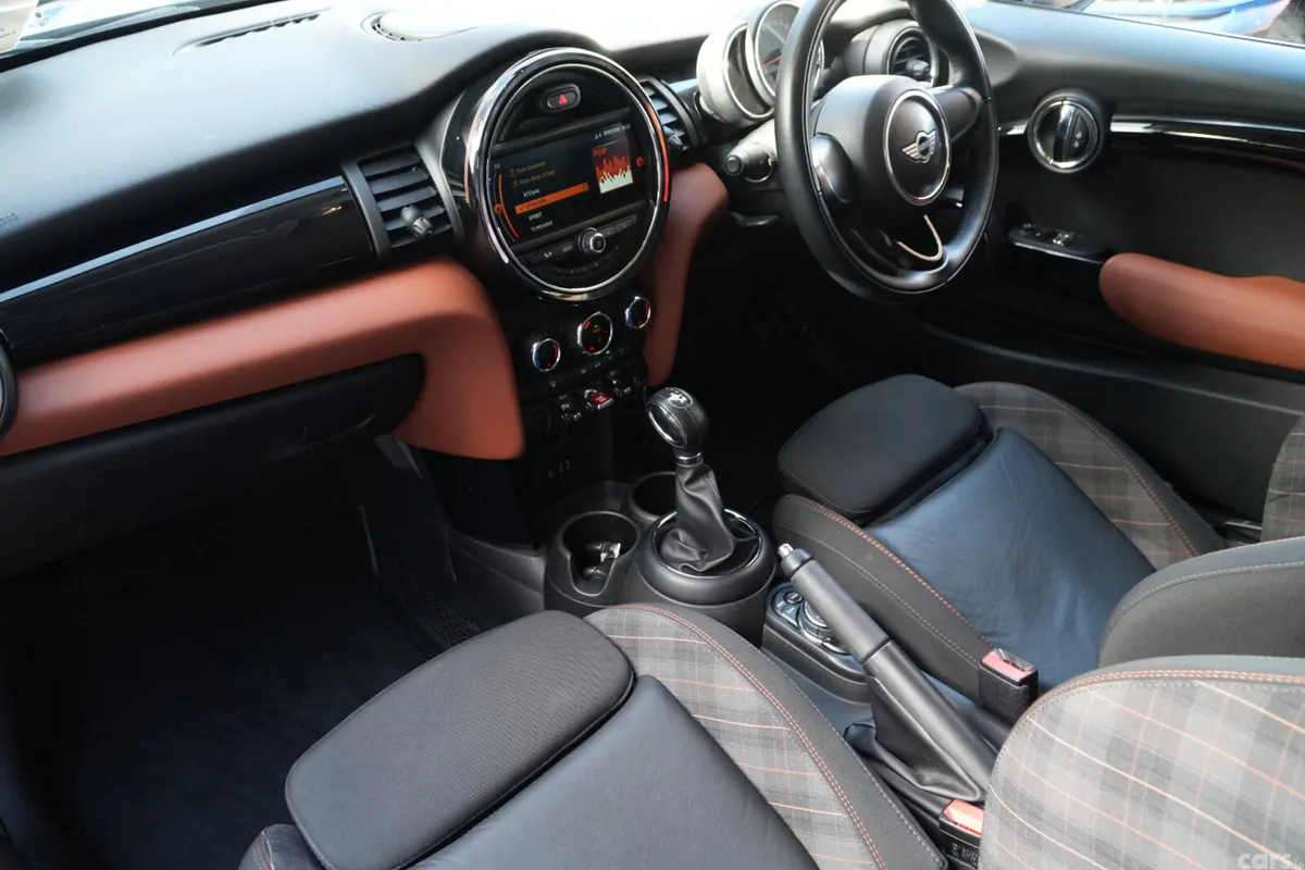 Mini Cooper Hatchback, Diesel, 2018, Blue